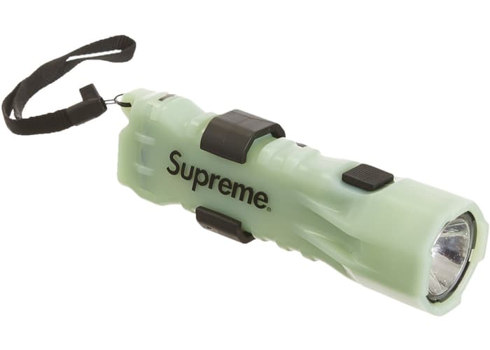 新品未使用品Supreme スタンドライト　CordlessFloodlight Supreme Pelican 3310PL Flashlight Glow In The Dark - StockX News